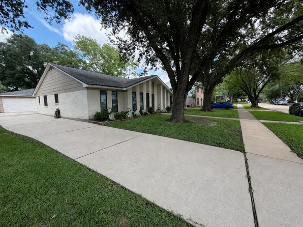 15910 Singapore Ln, Jersey Village, TX 77040
