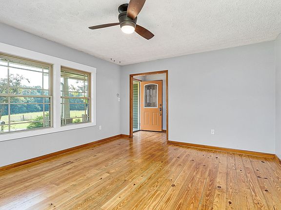 3rd image of 571 Larry Davis St
