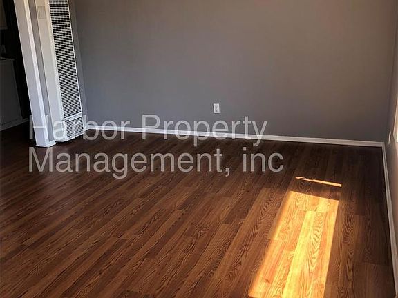 3rd image of 2653 S Pacific Ave
