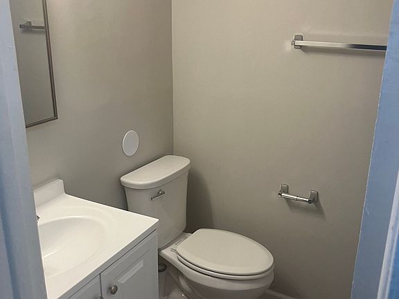 3rd image of 3600 Newport Ave APT 2