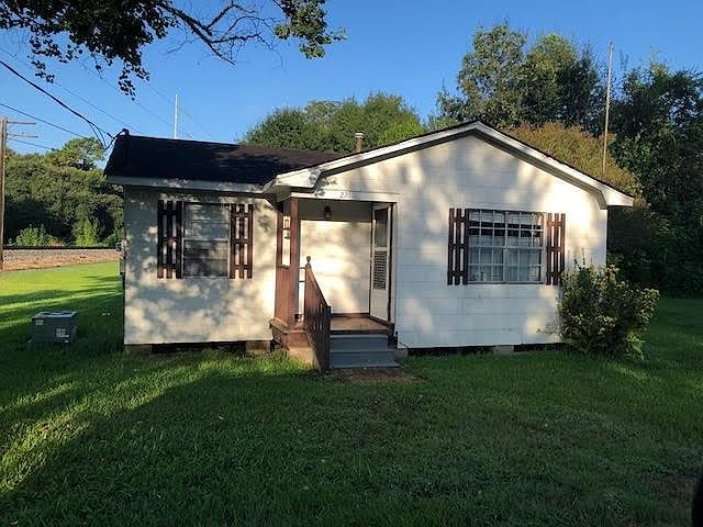 1st image of 221 Apricot St