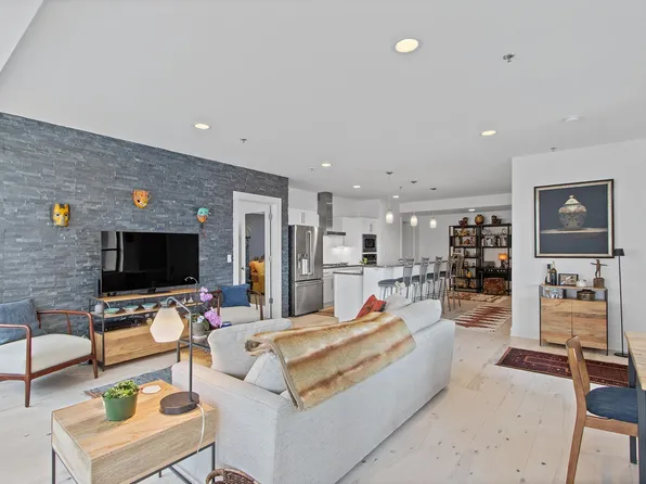 137 E Wilson St Unit 512, Madison, WI 53703