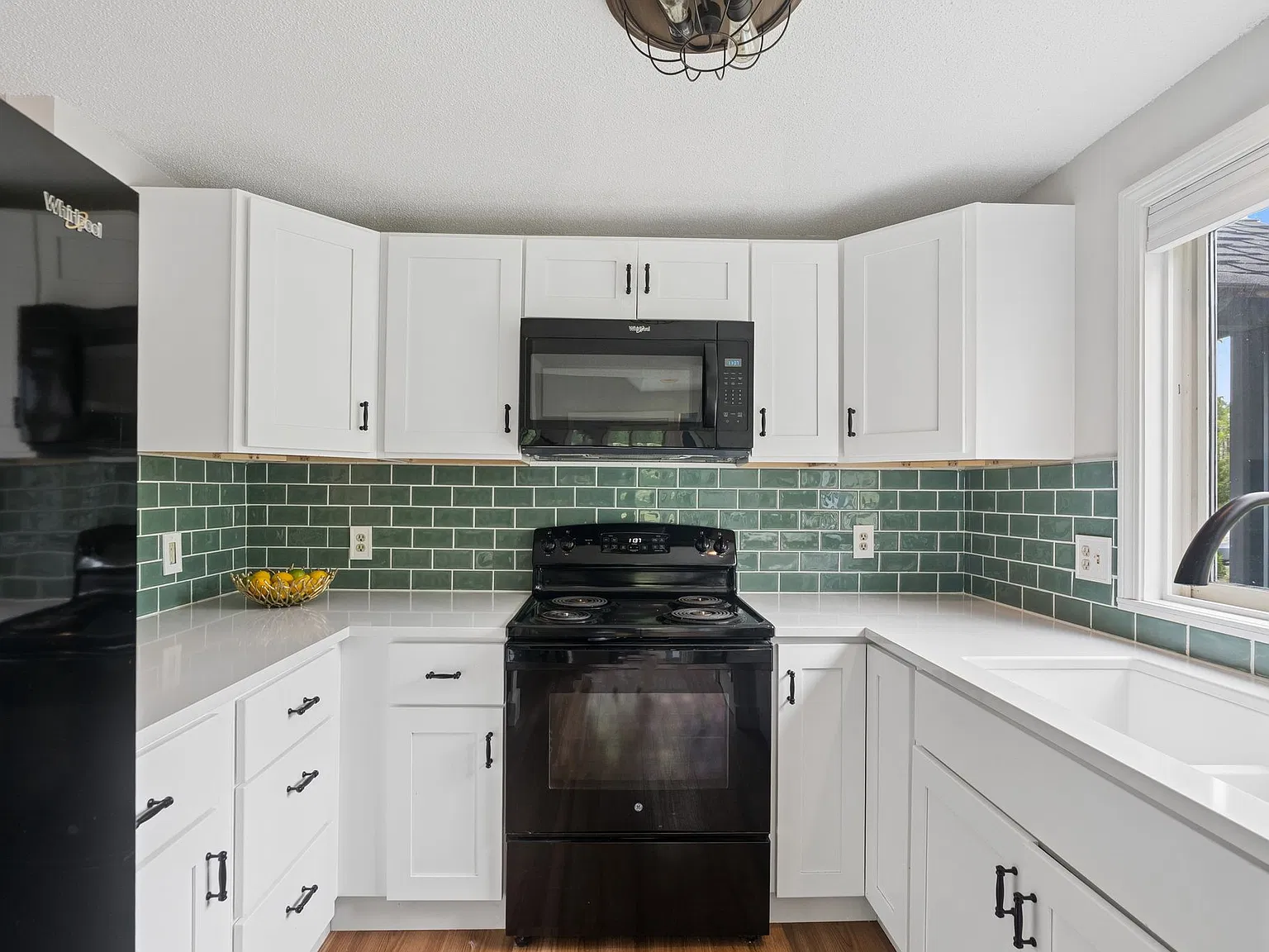 2 bed, 1.5 bath, 944 sqft, $2,550 — Photo 3