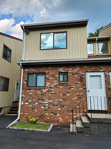 60 Wolfpit Ave Photo 1