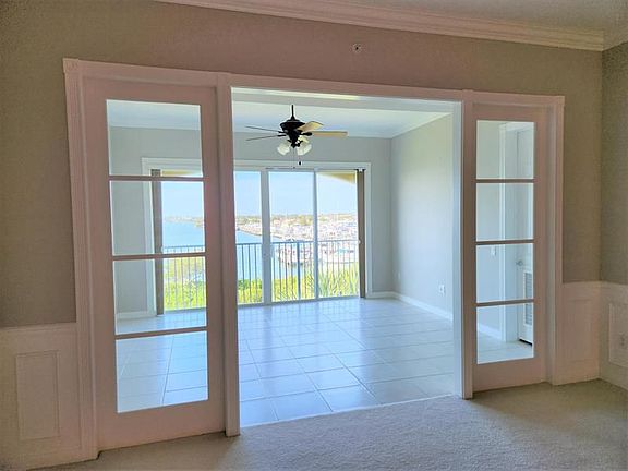 3rd image of 32 Harbour Isle Dr E #303