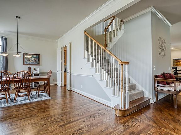 4th image of 906 Dowling Ct