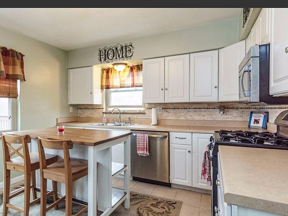 5th image of 3853 Biehl Ave
