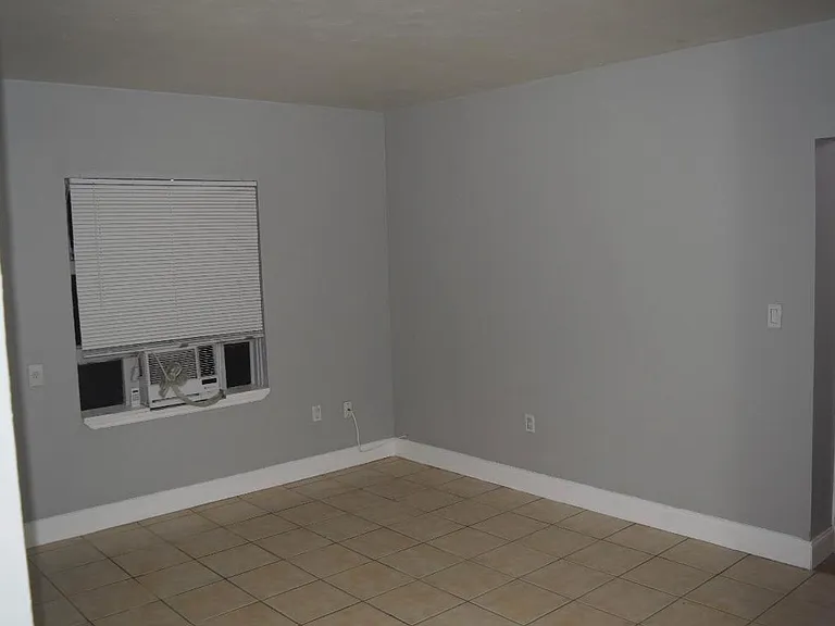 301 SW 8th St #1 — Photo 12