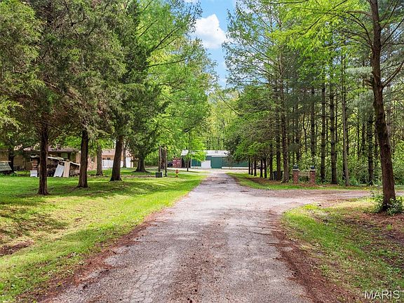 3rd image of 315 Lake Dr