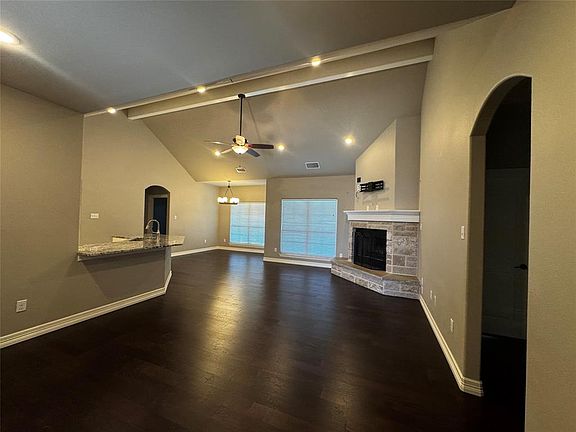 3rd image of 250 Southlake Dr