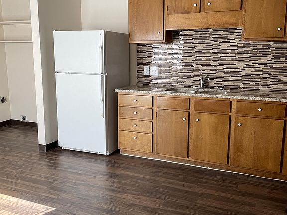 2nd image of 5924 Eisenhower Ct APT B