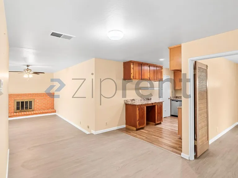 4842 Englewood Dr — Photo 7