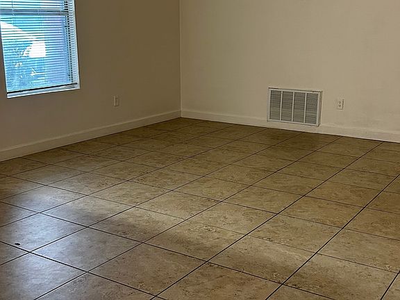 3rd image of 54 Blue Echo Ct