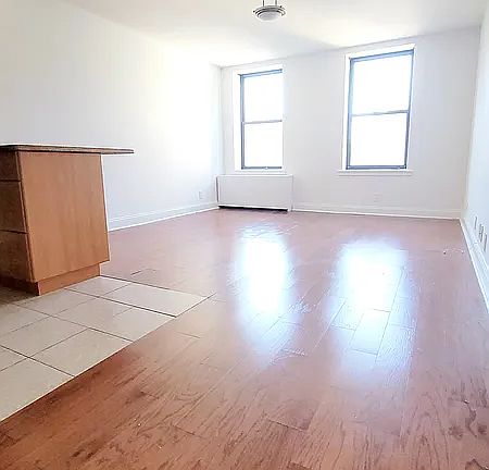 4th image of 231 E 111th St #51B