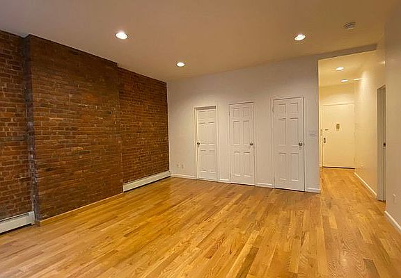 2nd image of 1744 2nd Ave APT 3R