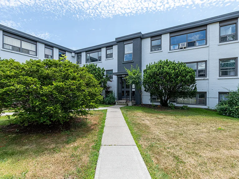 389 Yonge St — Photo 23