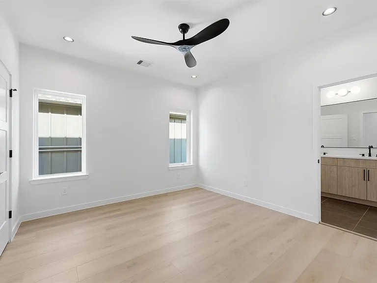 3706 Glenrose St — Photo 18