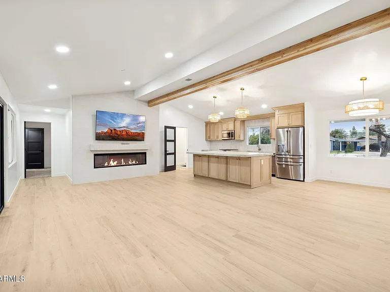 1216 W Rovey Ave — Photo 5