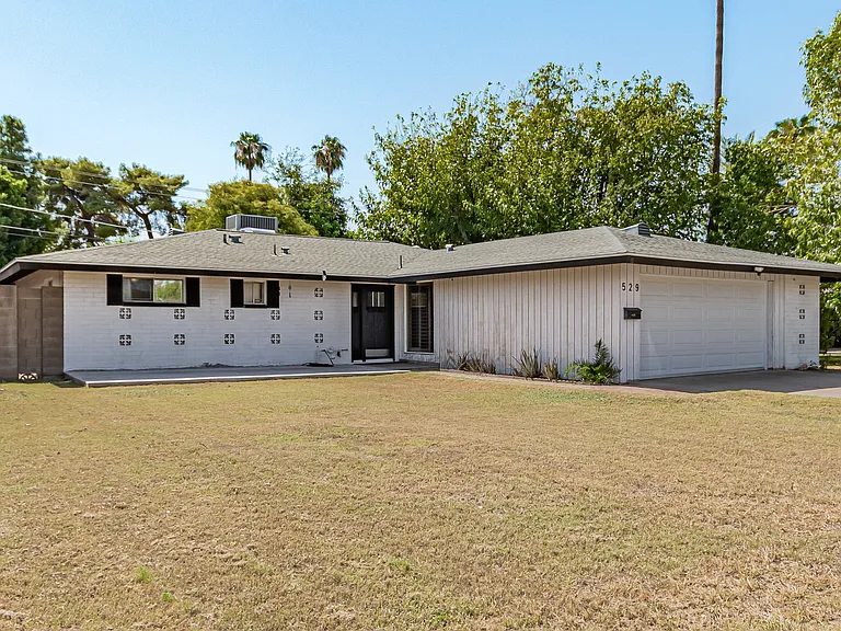 529 E Benjamin Dr — Photo 1