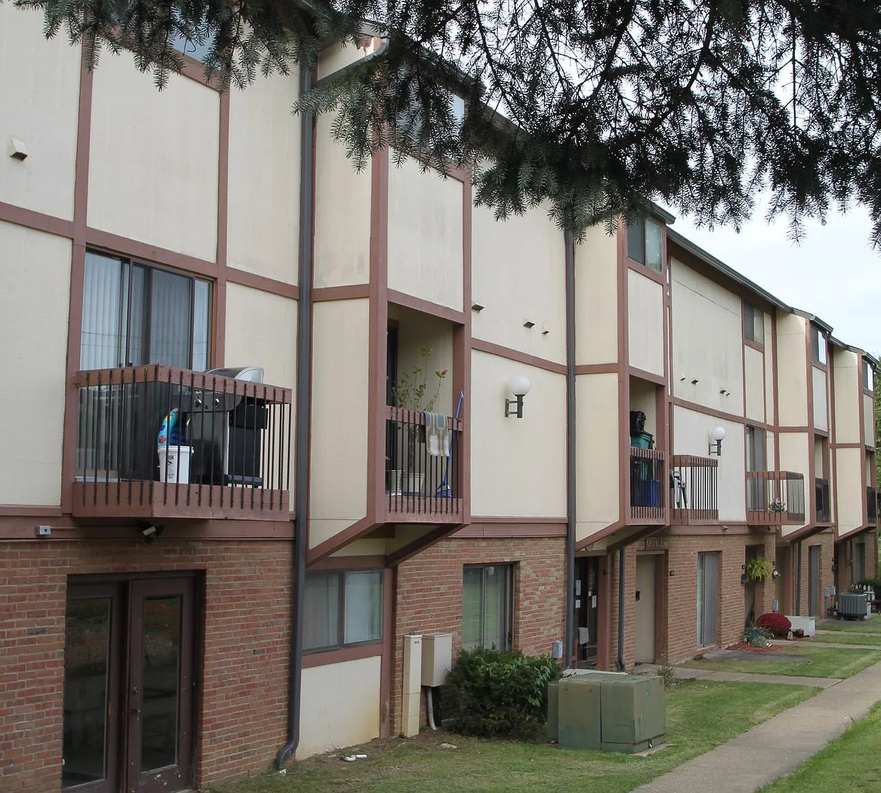 Orchard Terrace Apartments — Photo 2