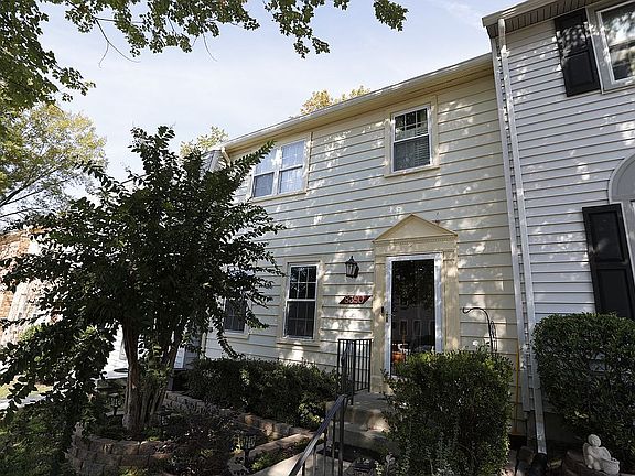 3rd image of 8350 Stationhouse Ct