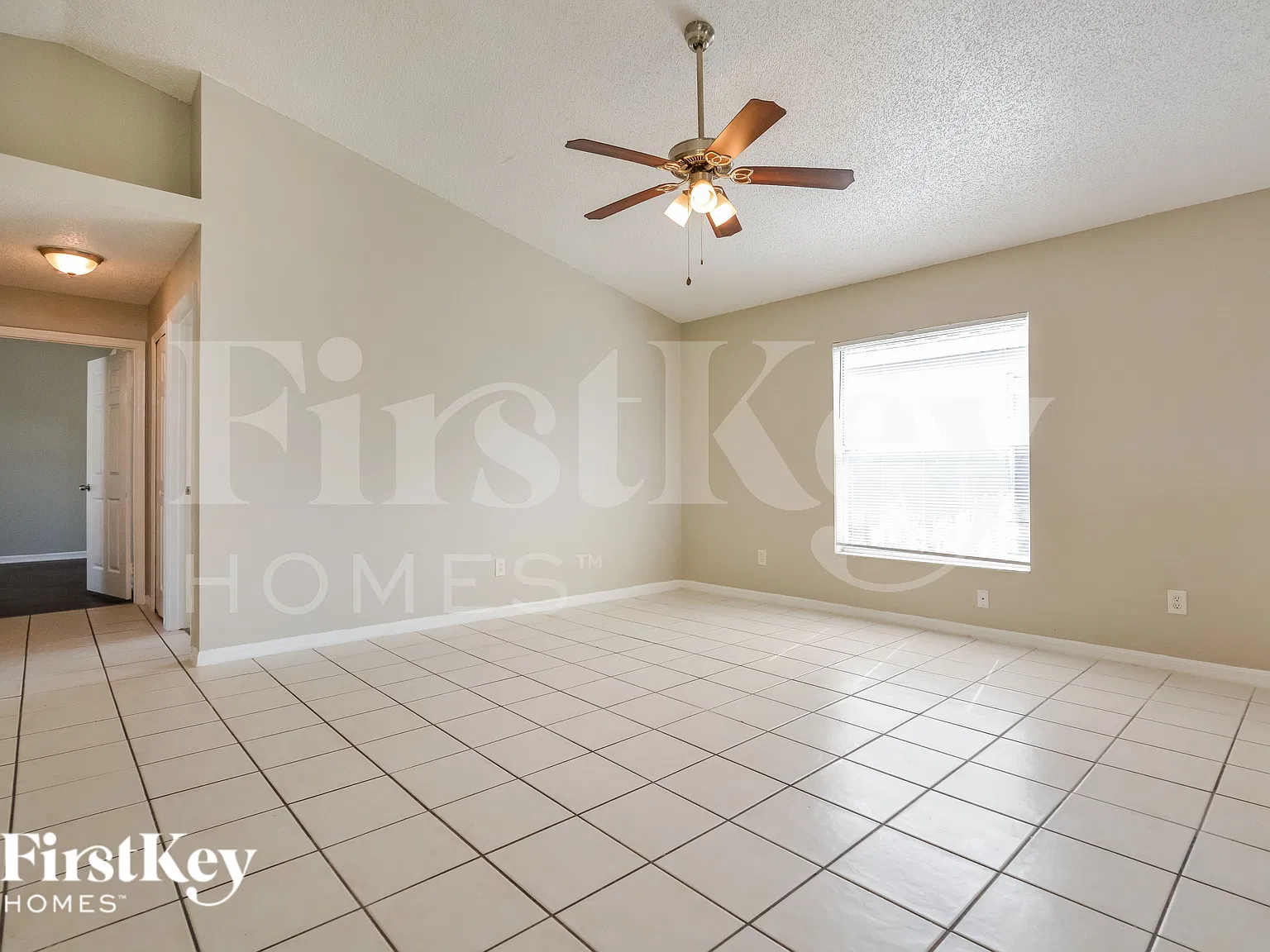 3 bed, 2.0 bath, 1300 sqft, $1,840 — Photo 2