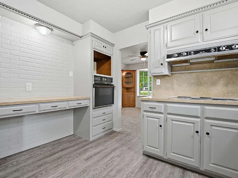 1109 S Ellison Ave — Photo 8