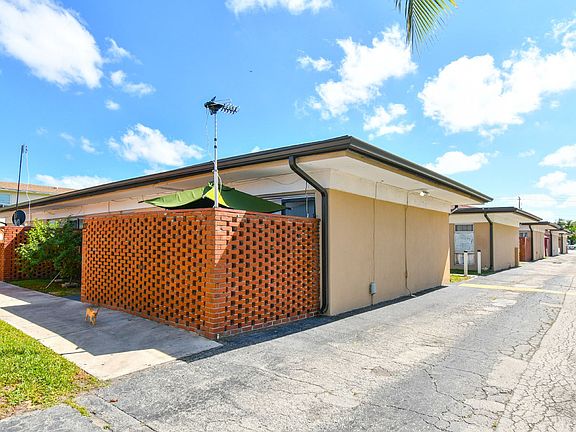 4th image of 1755 Forest Hill Blvd APT 9