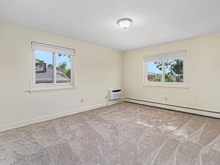 Parkway Apartments — Photo 31