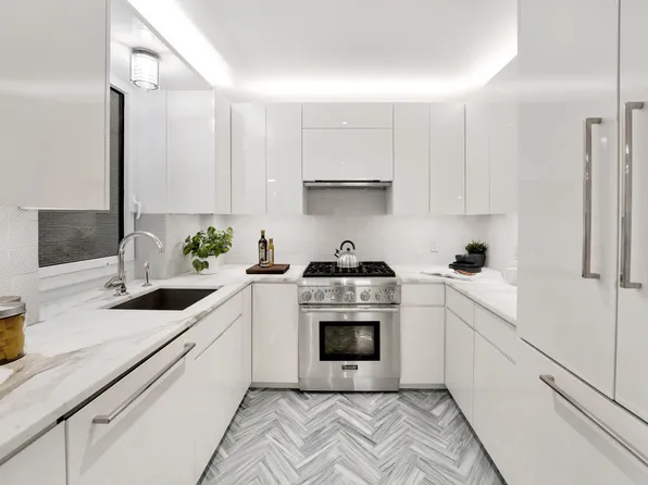 860 Fifth Avenue 4M image 3 of 12