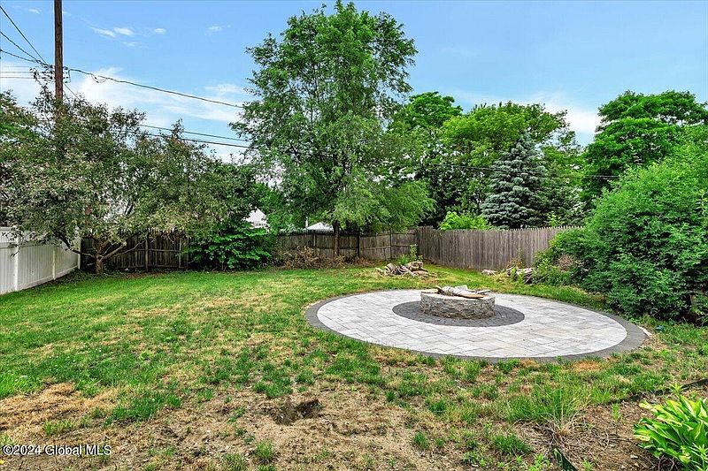 4th image of 1330 Rosewood Avenue