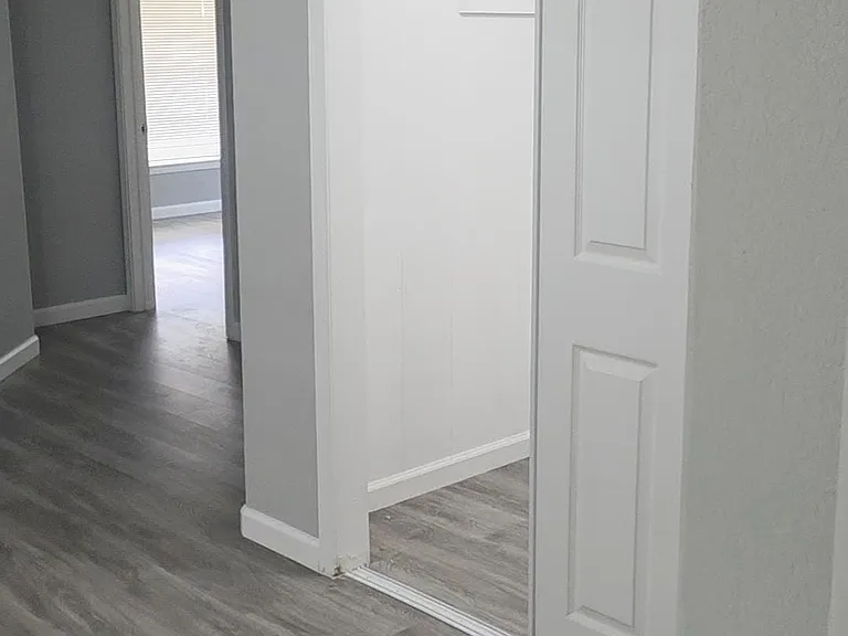 407 E Homan Ave — Photo 31