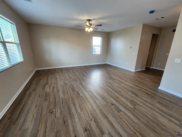 223 Flowing Meadows Dr — Photo 6