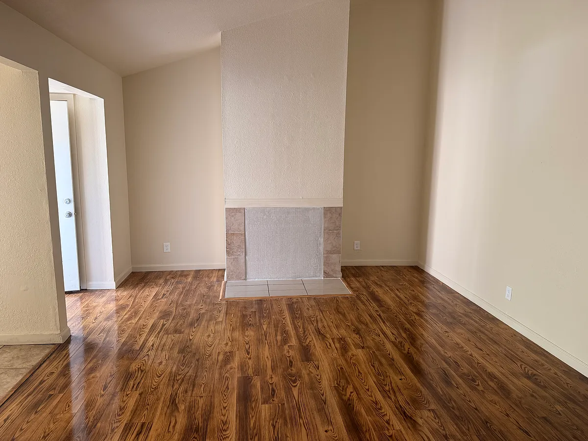 Building Photo - 2015 Comstock Dr #2015