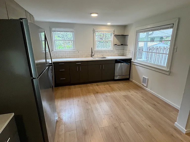2356 Erlands Point Rd NW — Photo 2