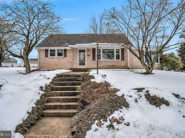 1972 Douglas Dr, Carlisle, PA 17013