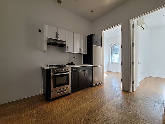 1st image of 824 Saint Johns Pl #1E