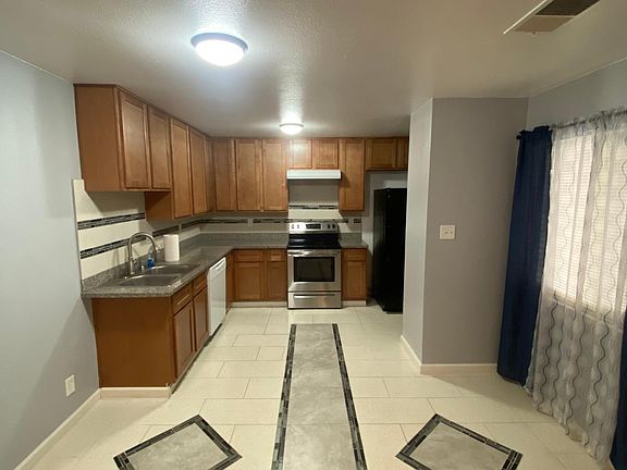 4th image of 2408 Peppertree Ct APT 1