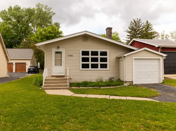1326 N Harrison St, Algonquin, IL 60102