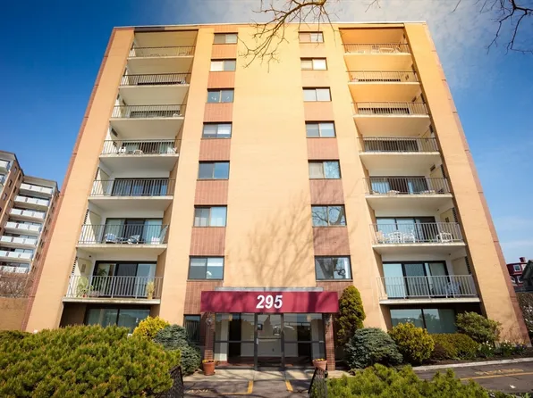 295 Lynn Shore Dr APT 301, Lynn, MA 01902