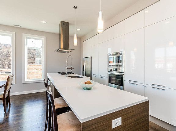 3rd image of 2547 W Augusta Blvd #3