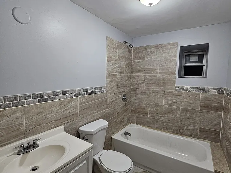 961 Grove St #2R — Photo 18