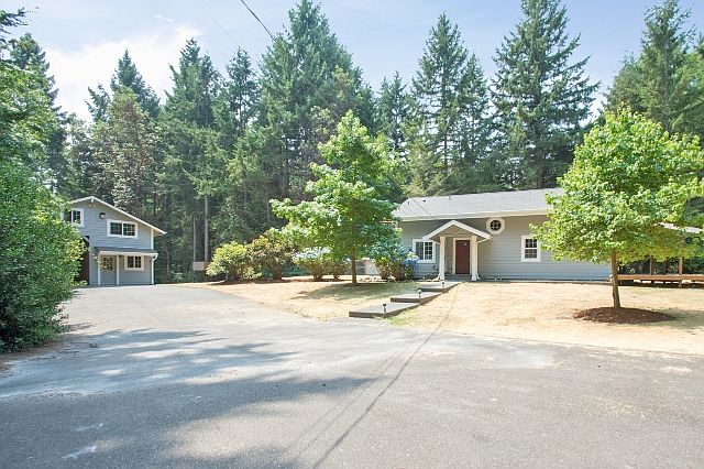 1st image of 1012 Leschi Pl