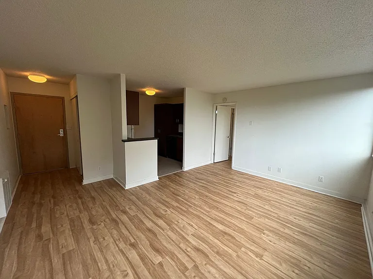 2020 SW Main St #602 — Photo 3