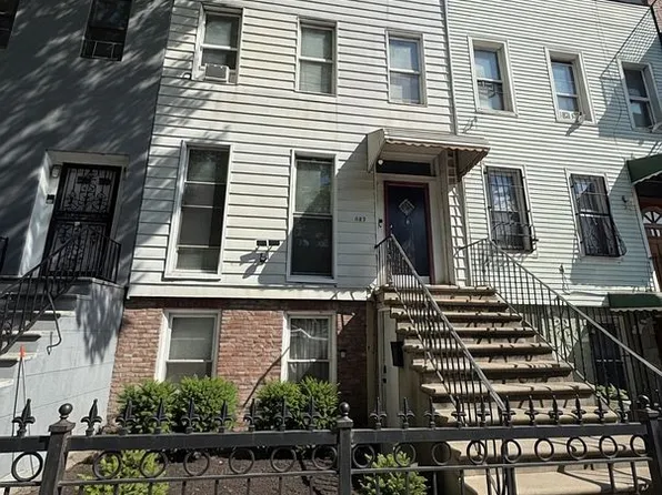 561 Lafayette Ave, Brooklyn, NY 11205