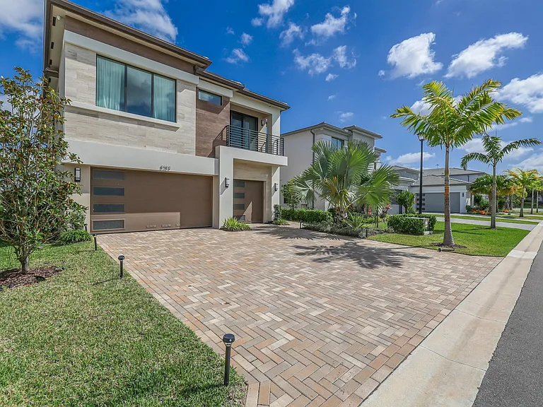 8283 Royal County Down Rd #8283 — Photo 18