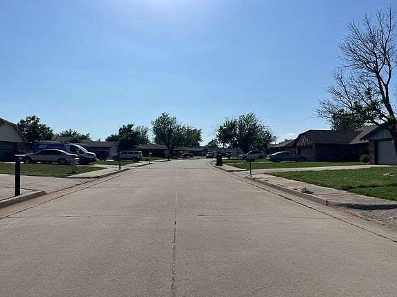 4th image of 1024 Cambridge Dr
