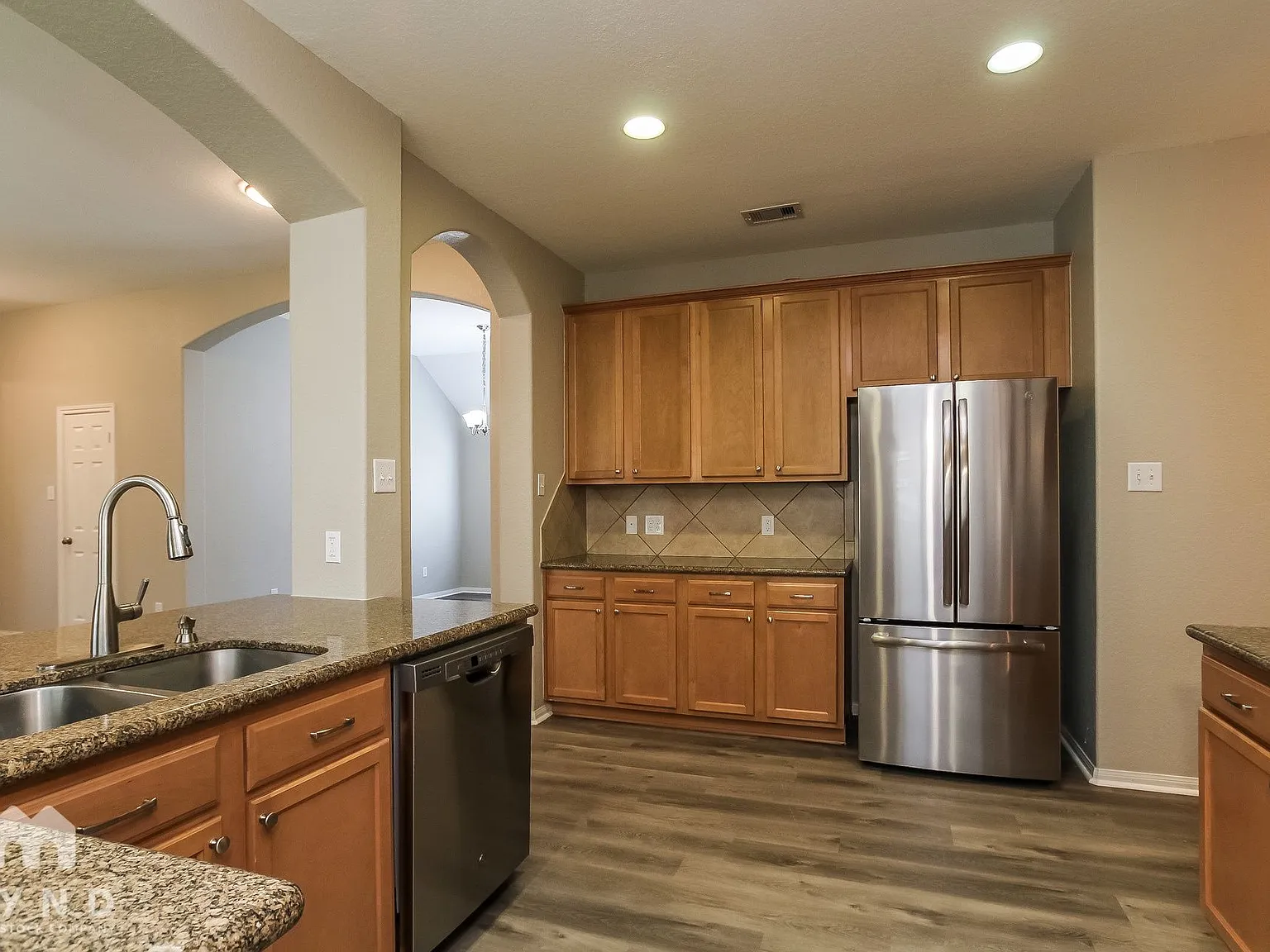 3 bed, 2.5 bath, 2406 sqft, $2,365 — Photo 3