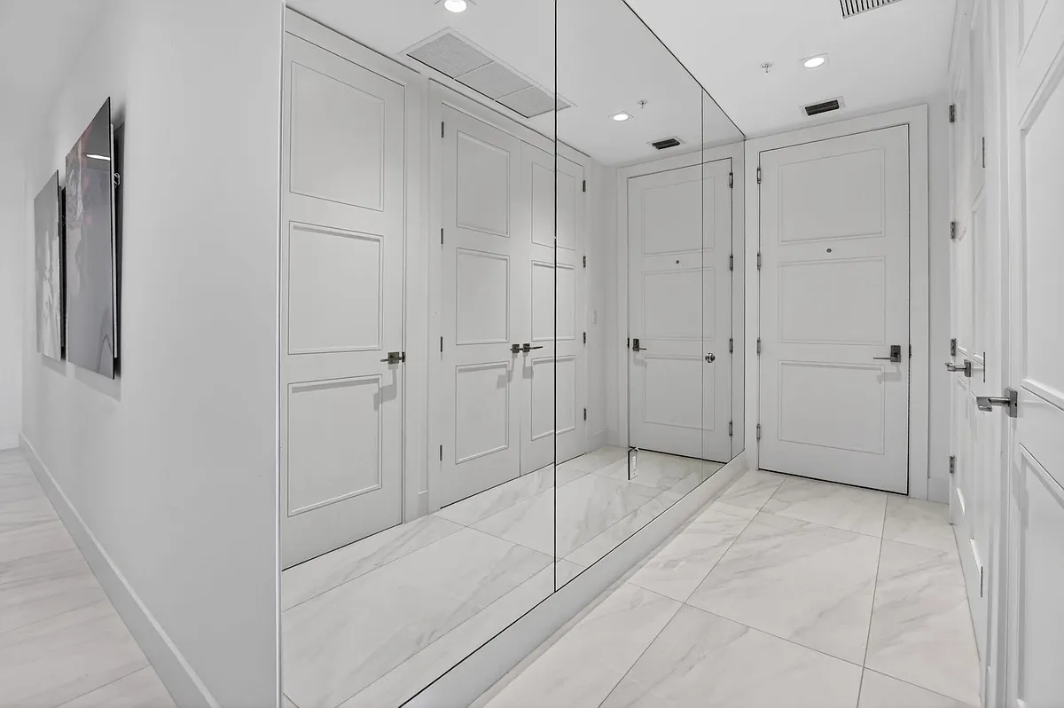 Building Photo - 155 E Boca Raton Rd #1201