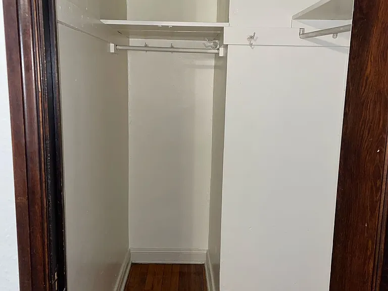 Grosvenor Arms Apartments — Photo 45